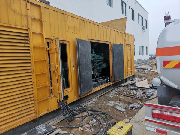 建瓯如何在发电机出租合同中约定设备的维修和保养责任？